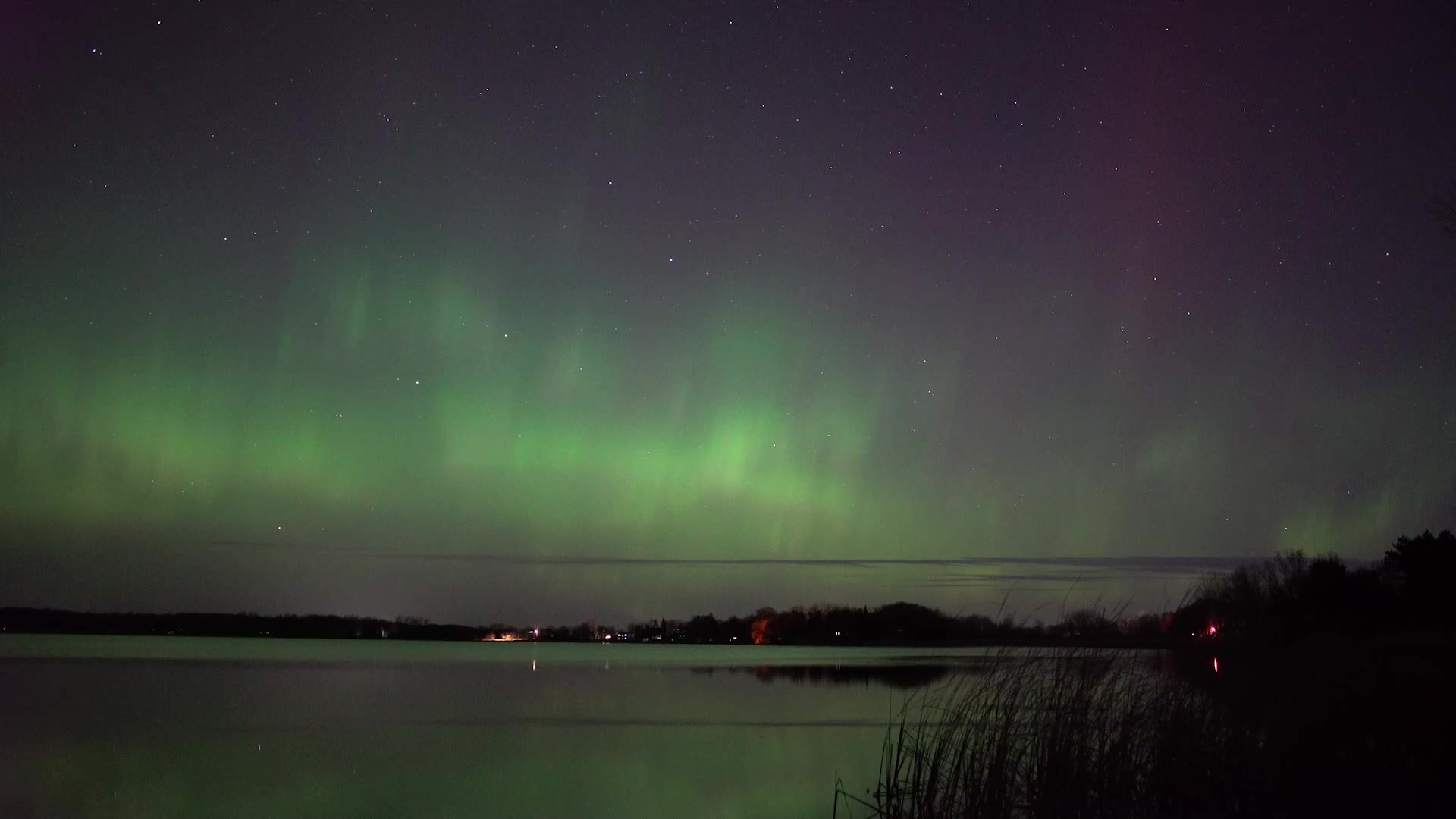 Amazing time-lapse of the Auroras reflecting off a lake in Minnesota.