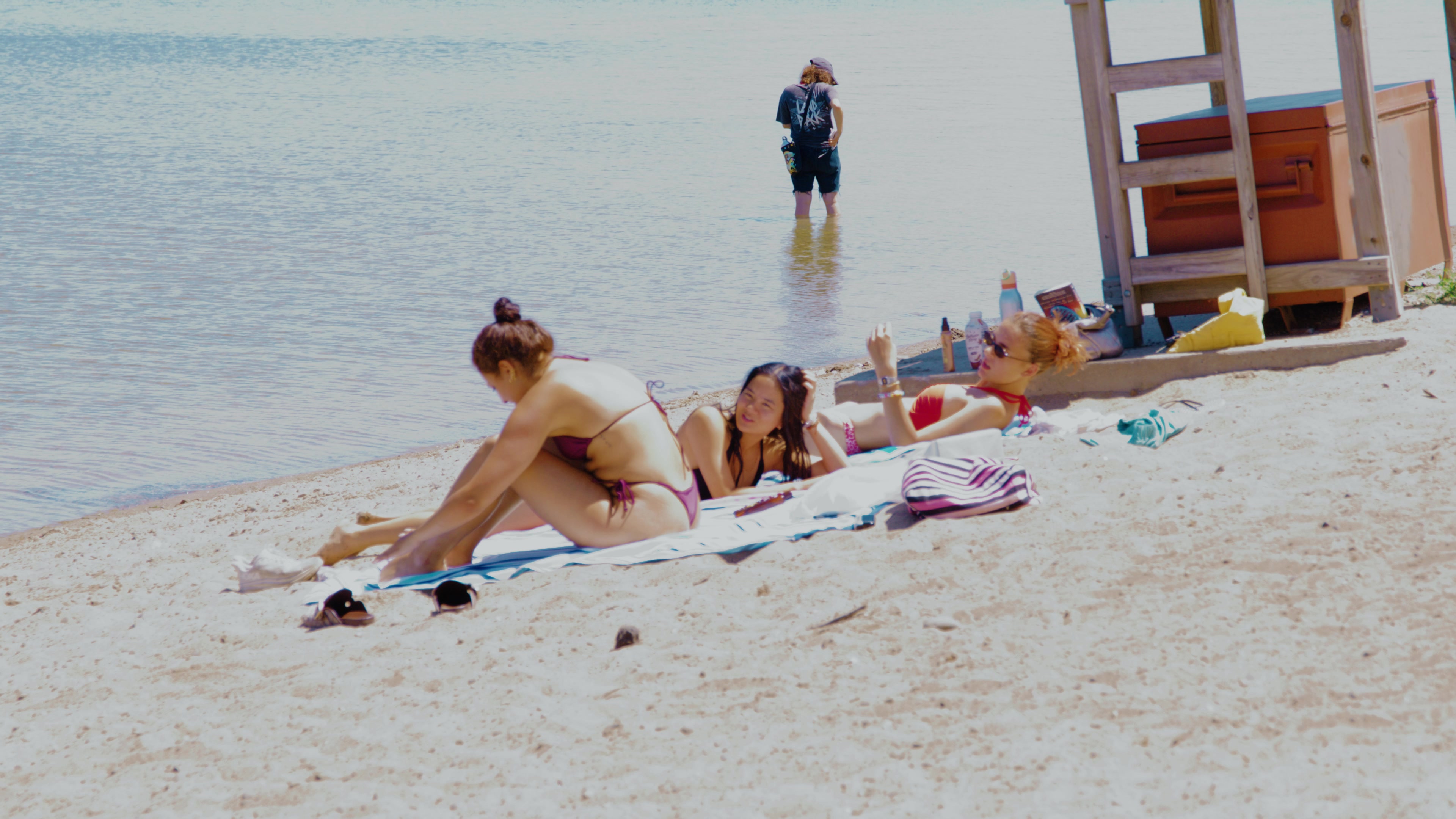 People out in the extreme heat warning at the lakes in Minneapolis, MN